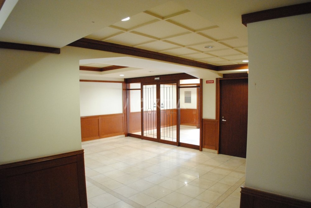 24/30 エントランス