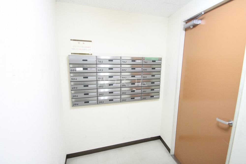 26/30 エントランス