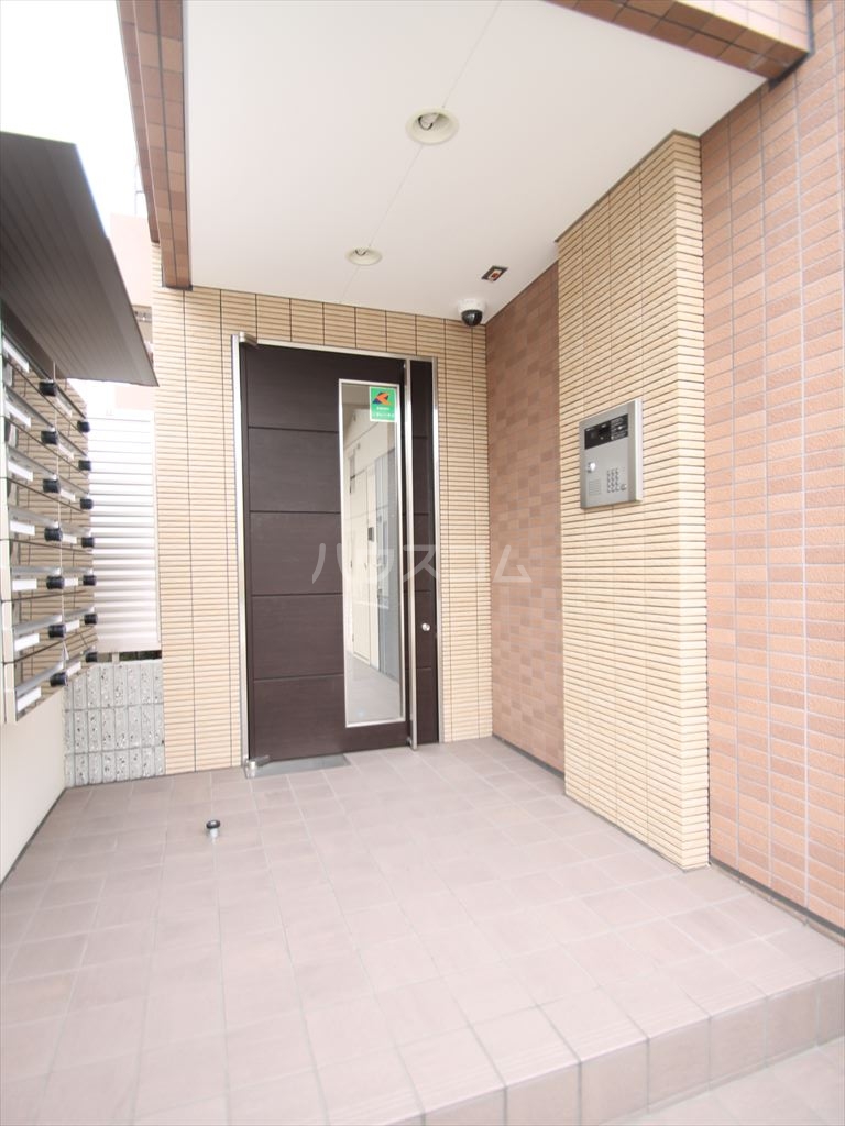 28/30 エントランス