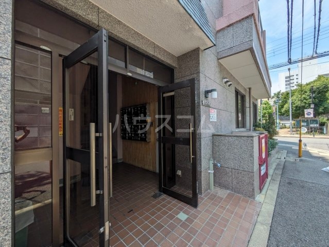 20/30 エントランス