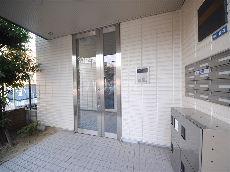 23/29 エントランス