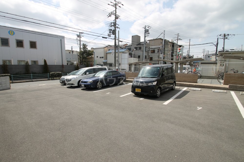 22/30 駐車場