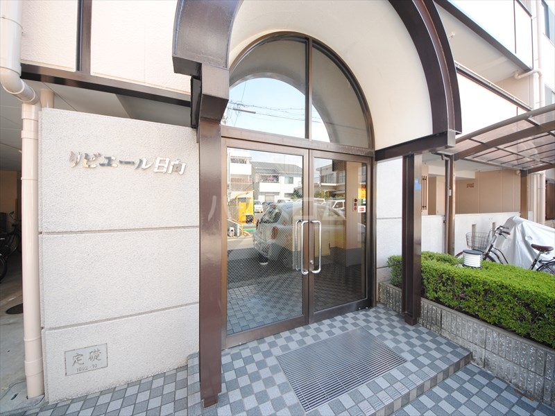 23/30 エントランス