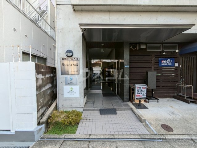 27/30 エントランス