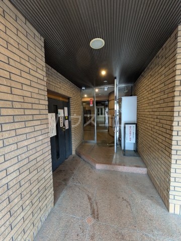 23/30 エントランス