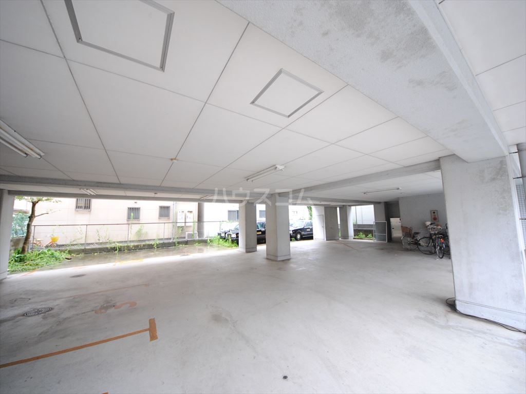 28/30 駐車場