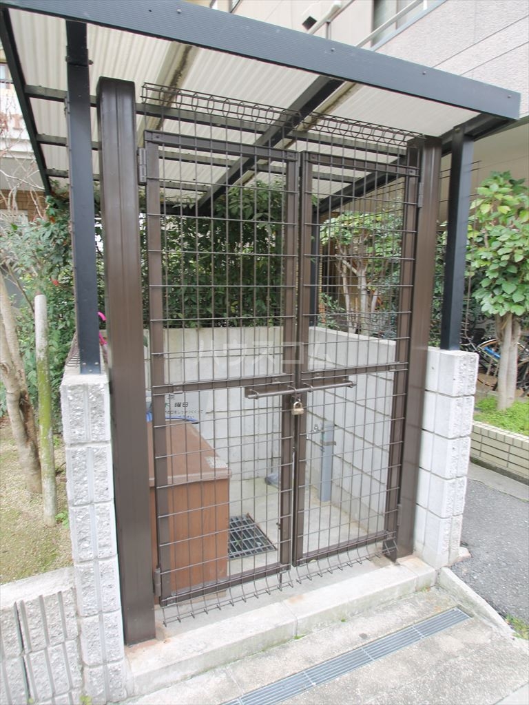 25/30 エントランス