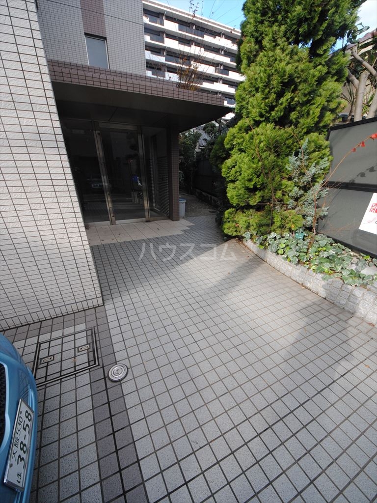 24/30 エントランス