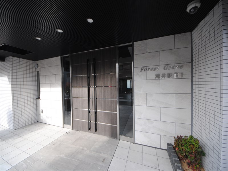 27/30 エントランス