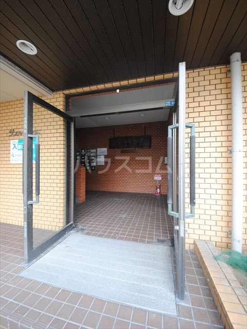 18/24 エントランス