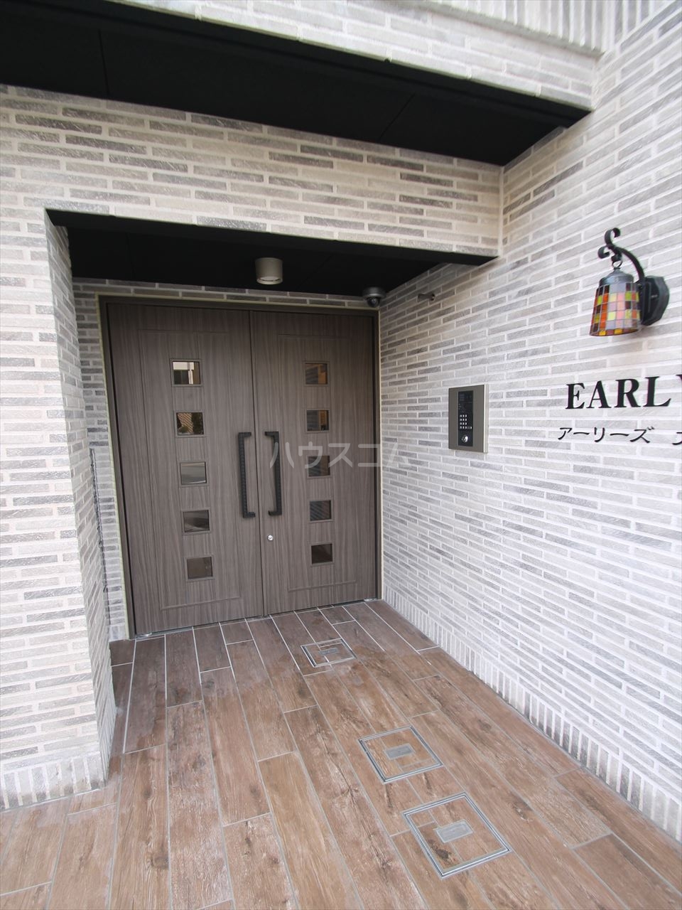 27/30 エントランス