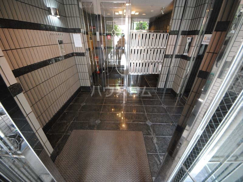 19/25 エントランス