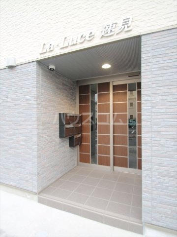 21/30 エントランス