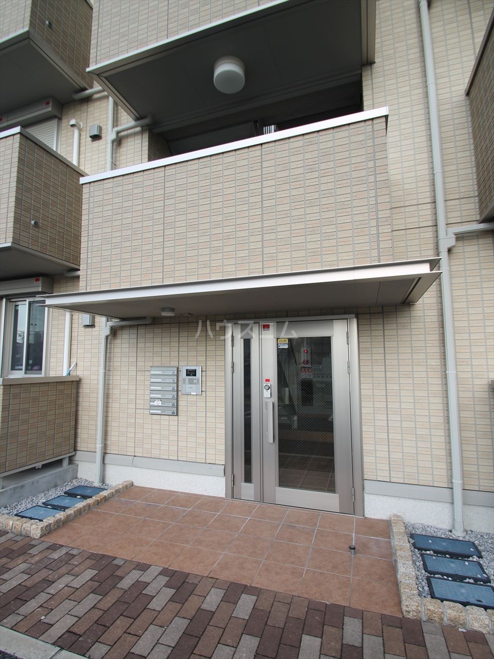 26/30 エントランス