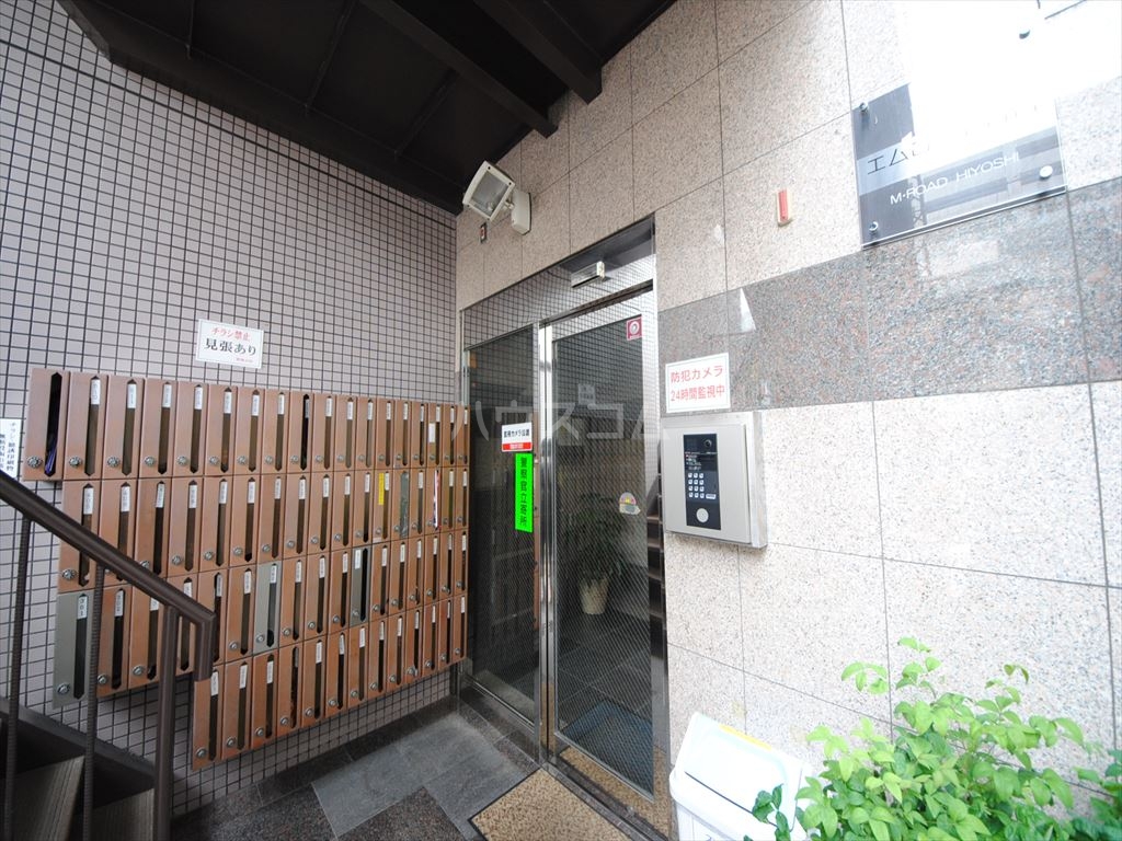 27/30 エントランス