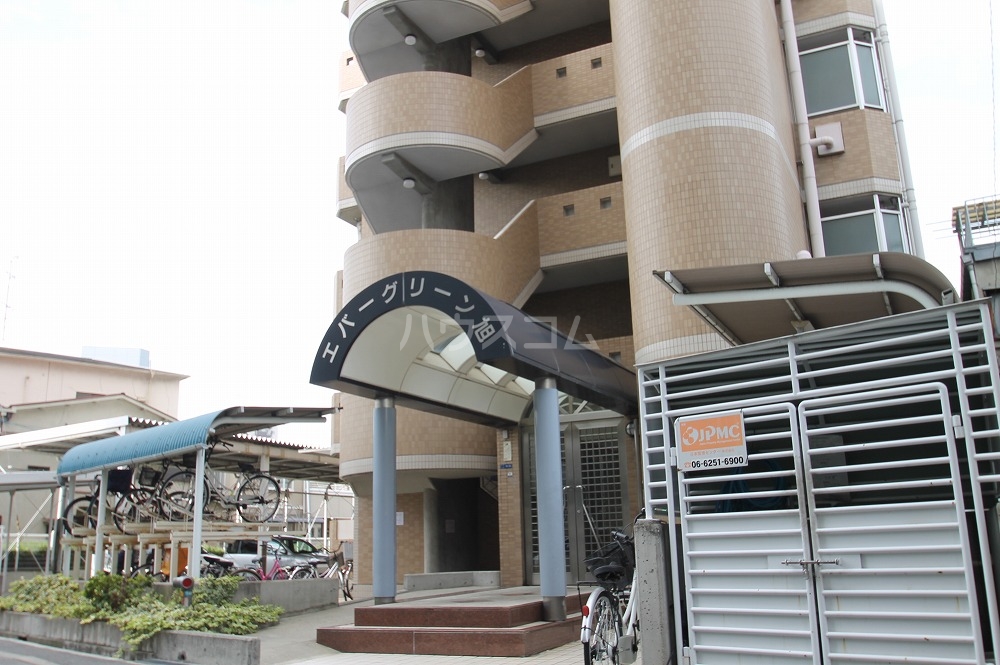 28/30 エントランス