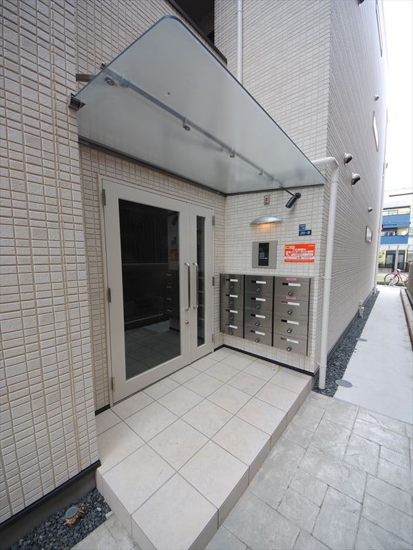 24/30 エントランス