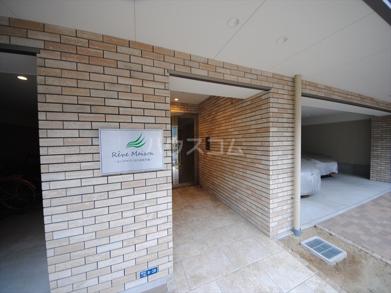 23/30 エントランス