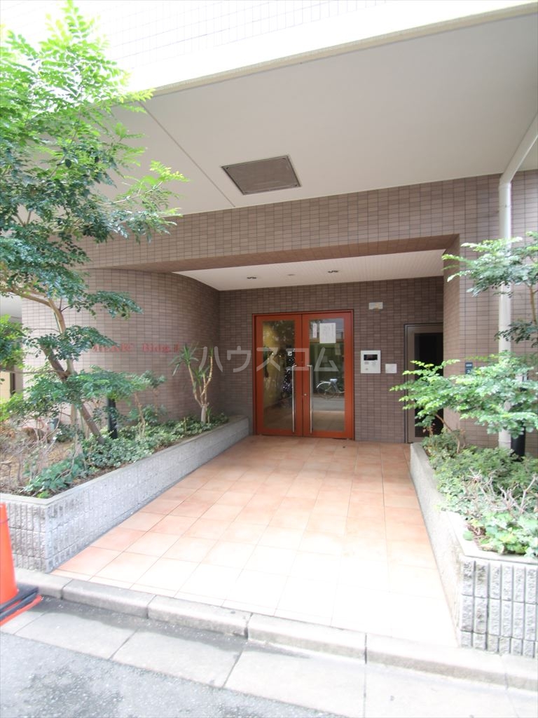 24/30 エントランス