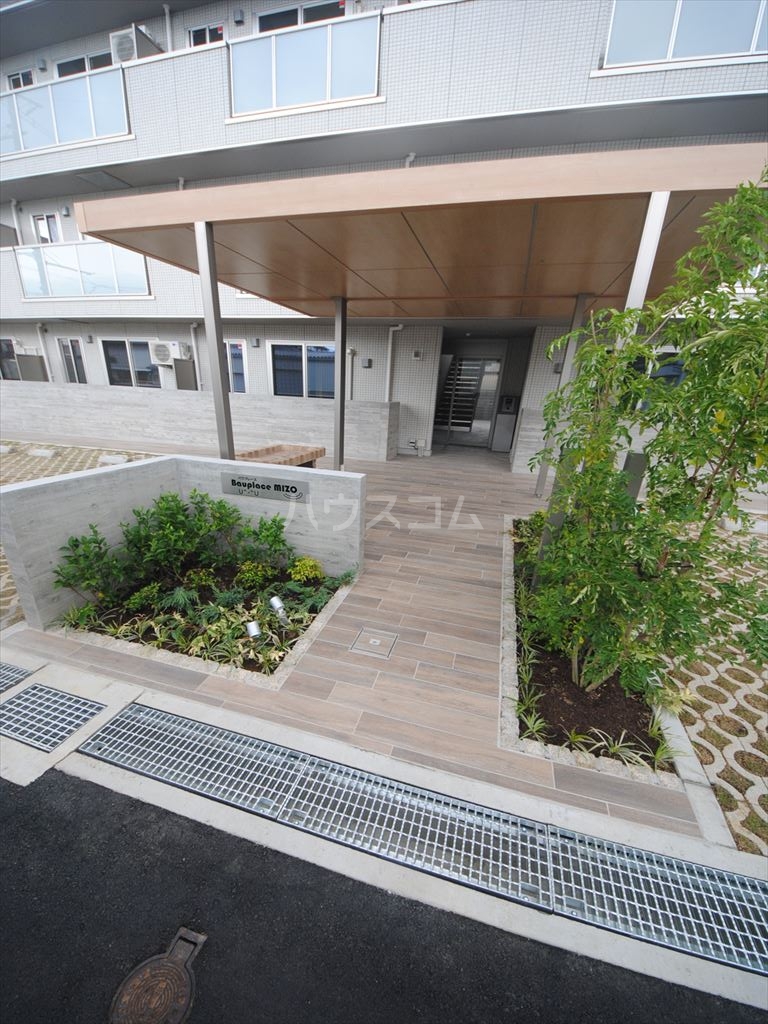 28/30 エントランス