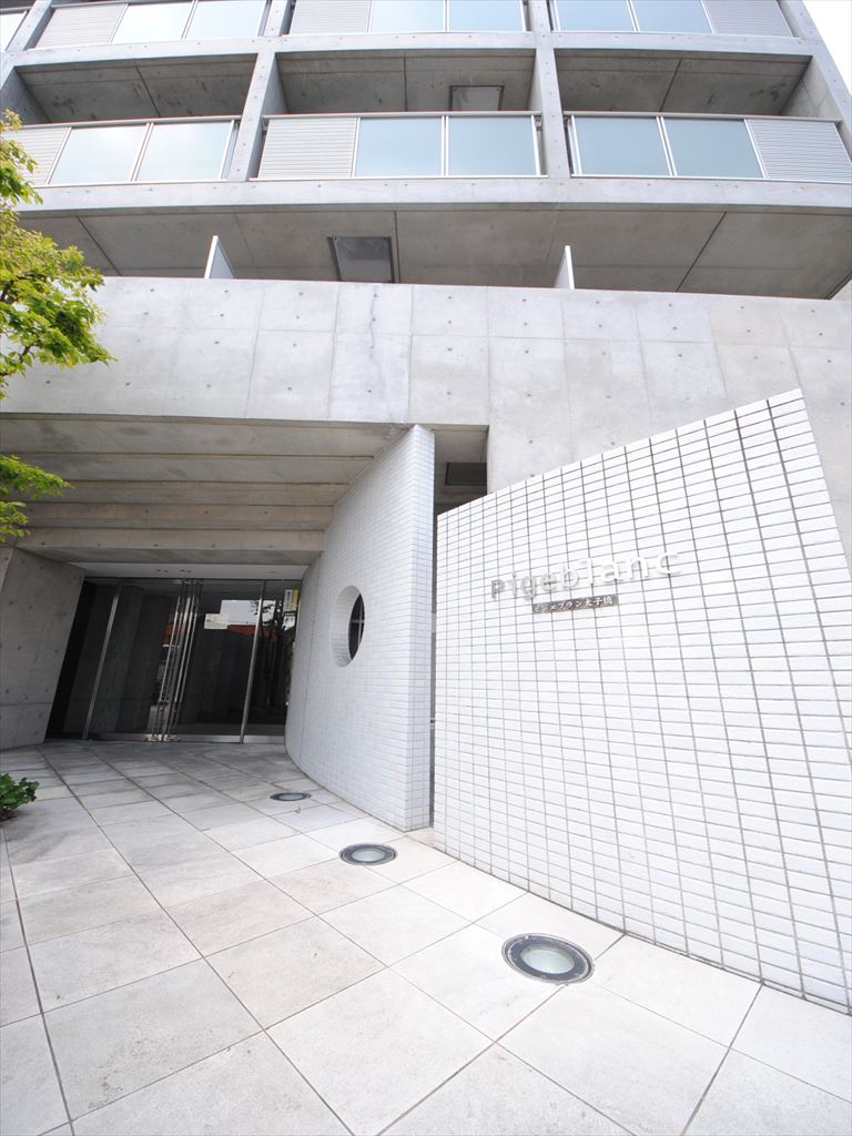 17/23 エントランス