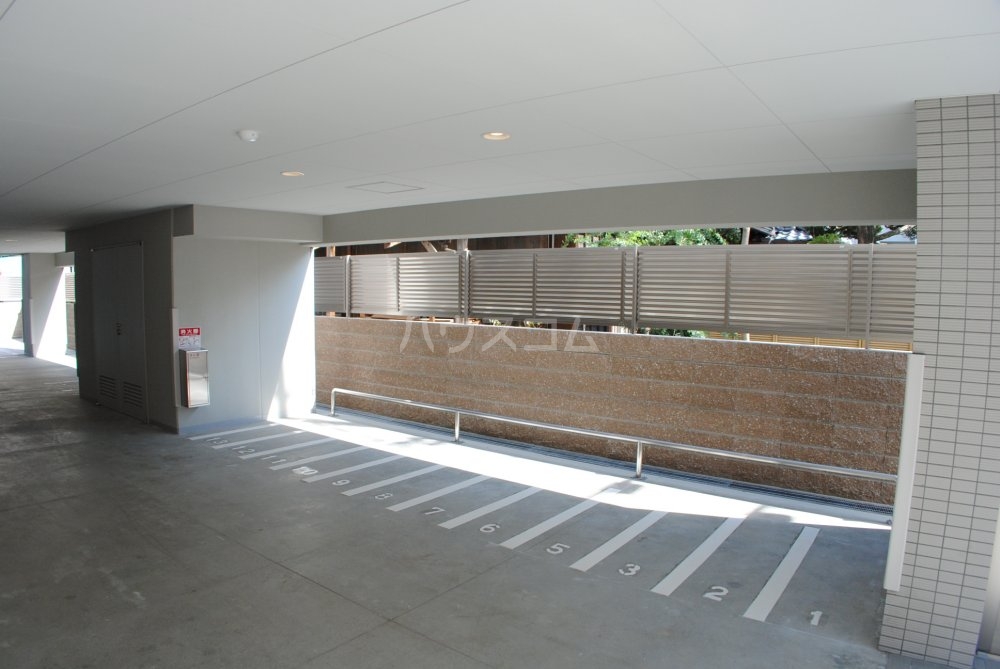 21/28 エントランス