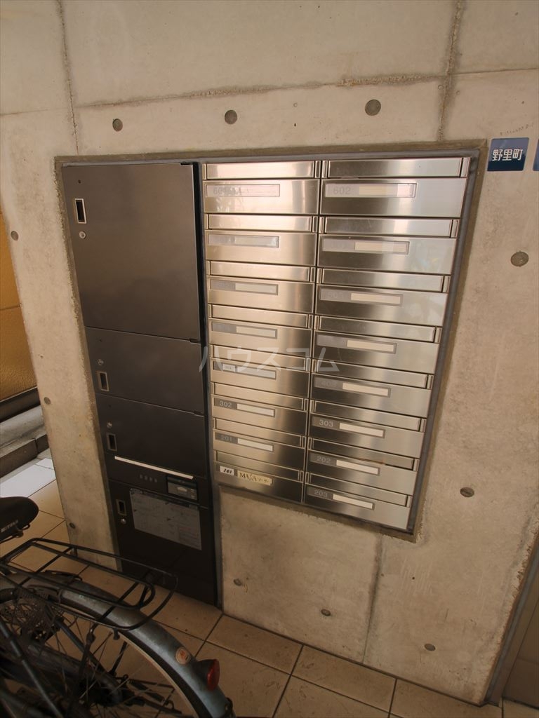 2/4 エントランス