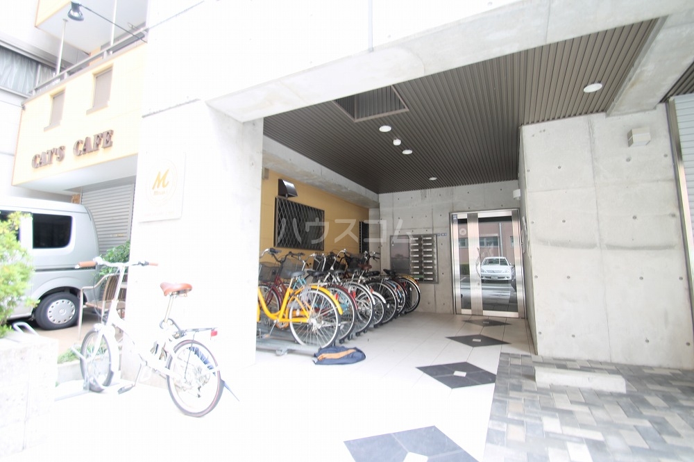 24/30 エントランス