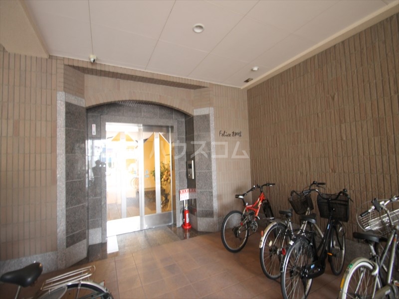 28/30 エントランス