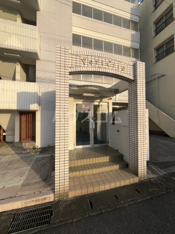 24/30 エントランス