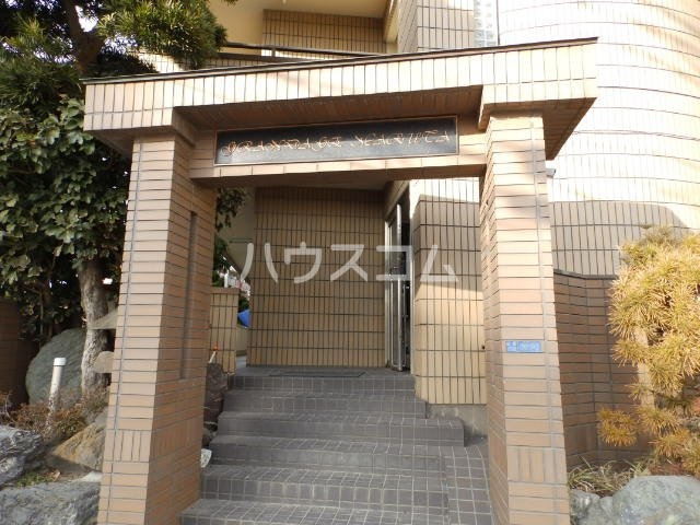 26/30 エントランス