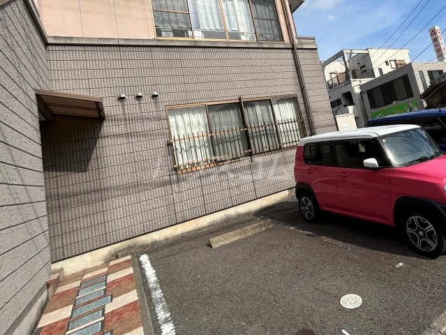 28/30 駐車場