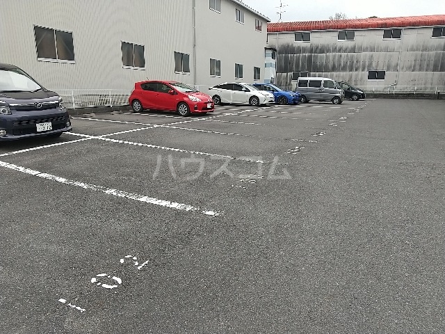 27/30 駐車場