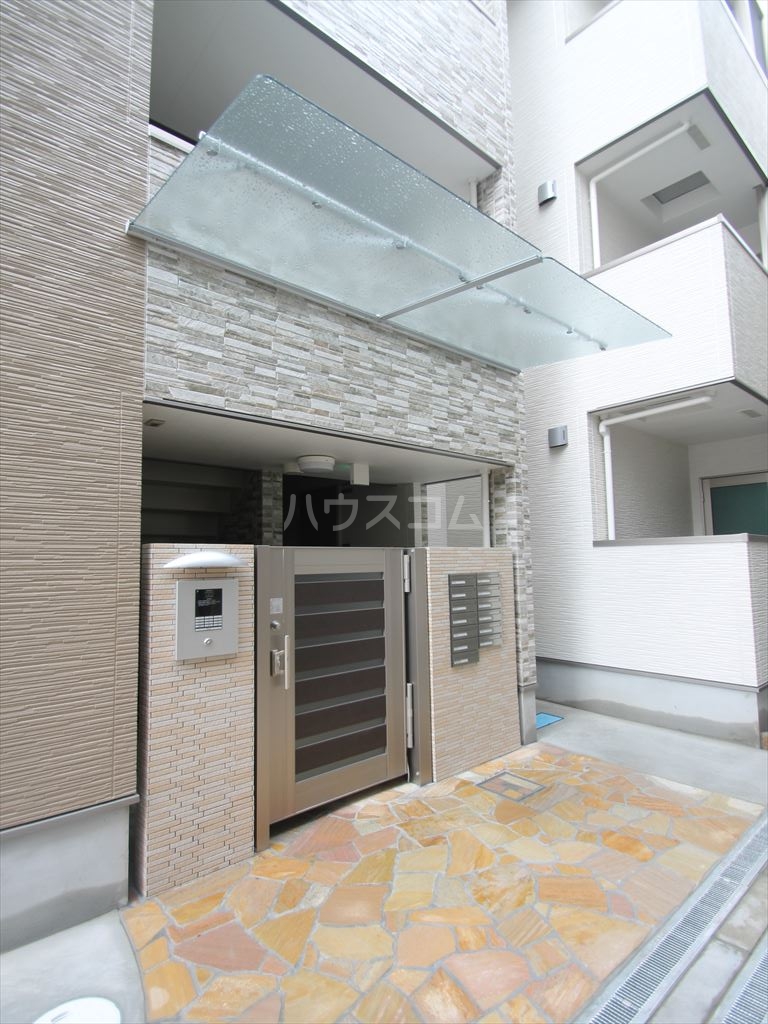 21/28 エントランス