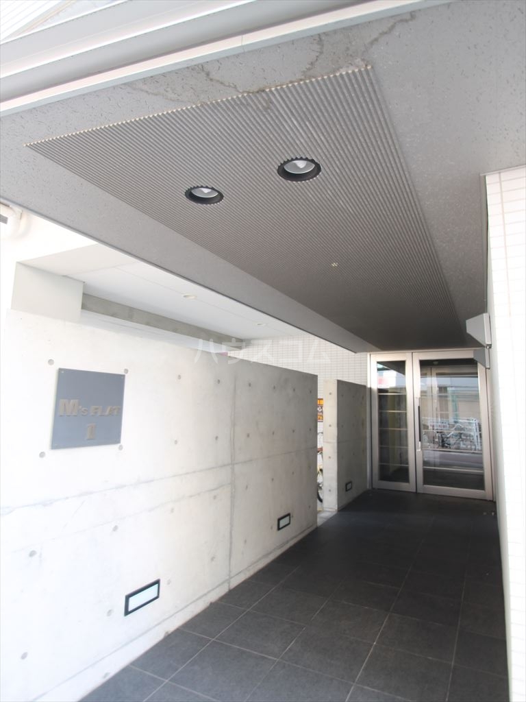 26/30 エントランス