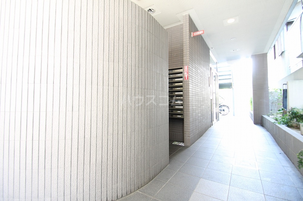 23/30 エントランス