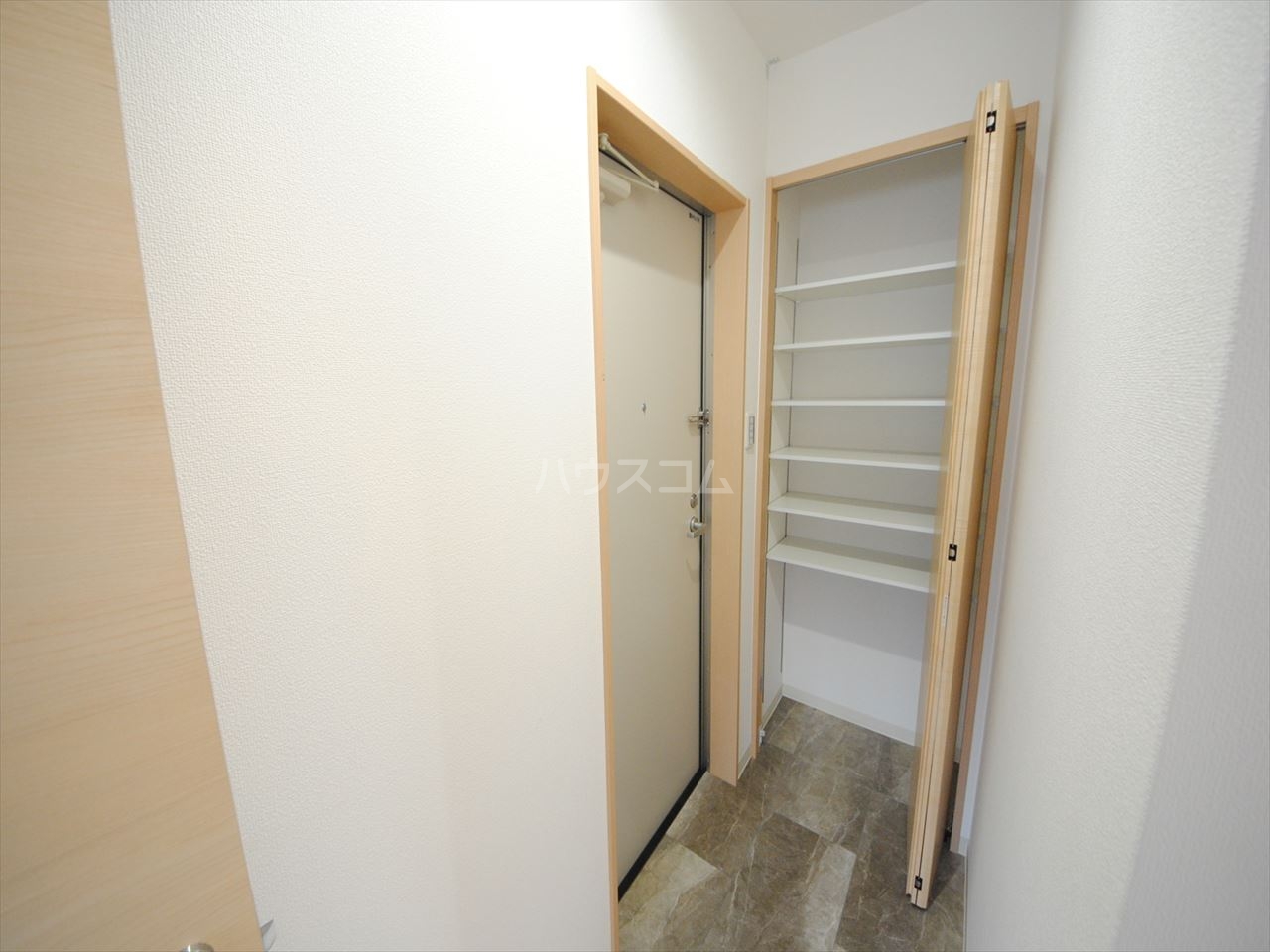 14/30 玄関