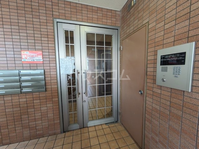 26/30 エントランス