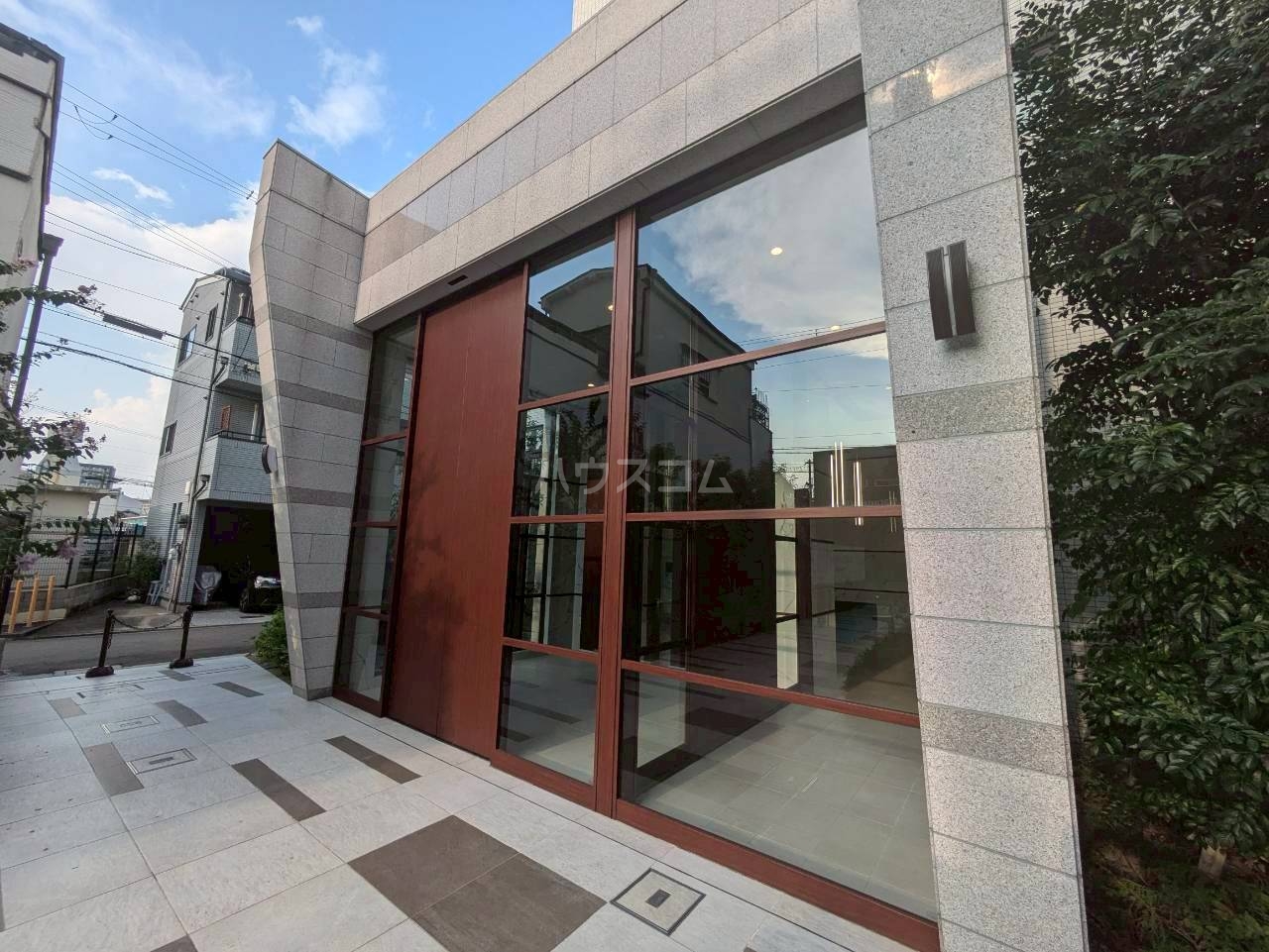 27/30 エントランス