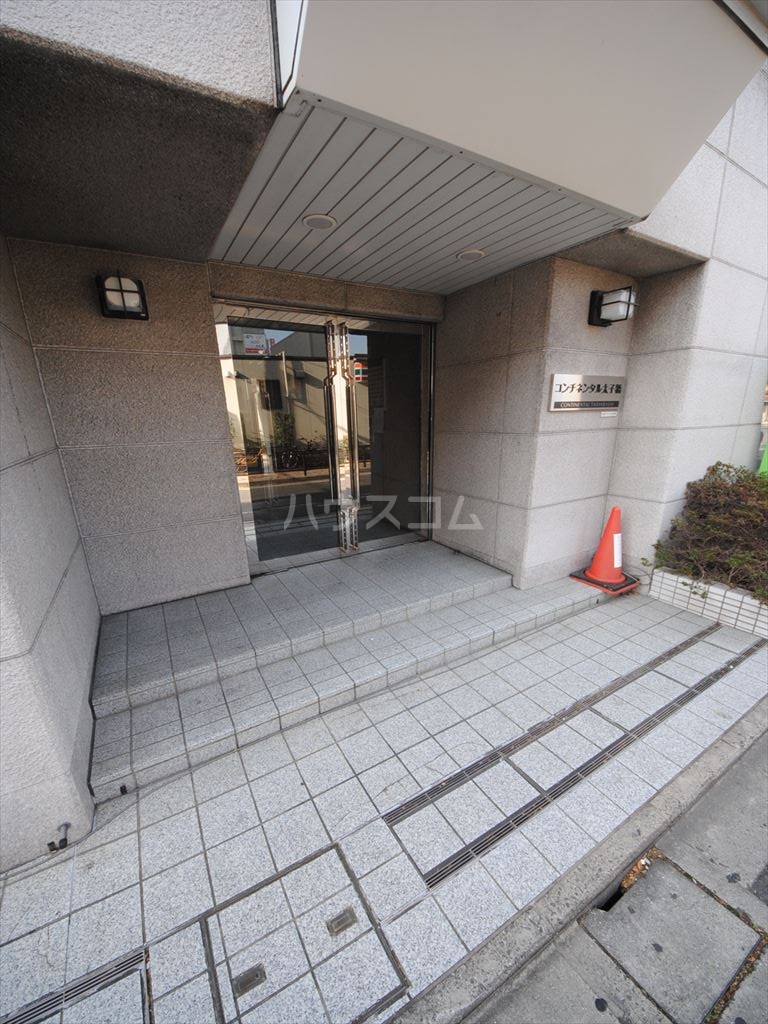 28/30 エントランス