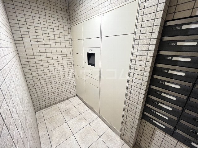 25/29 エントランス