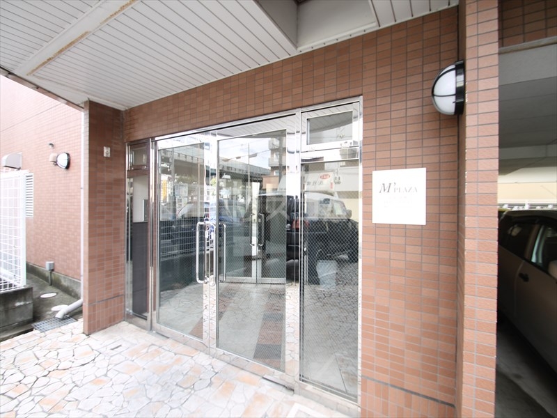 21/27 エントランス