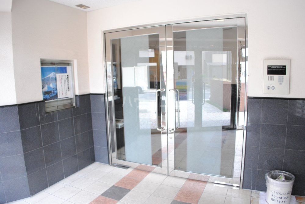 25/30 エントランス