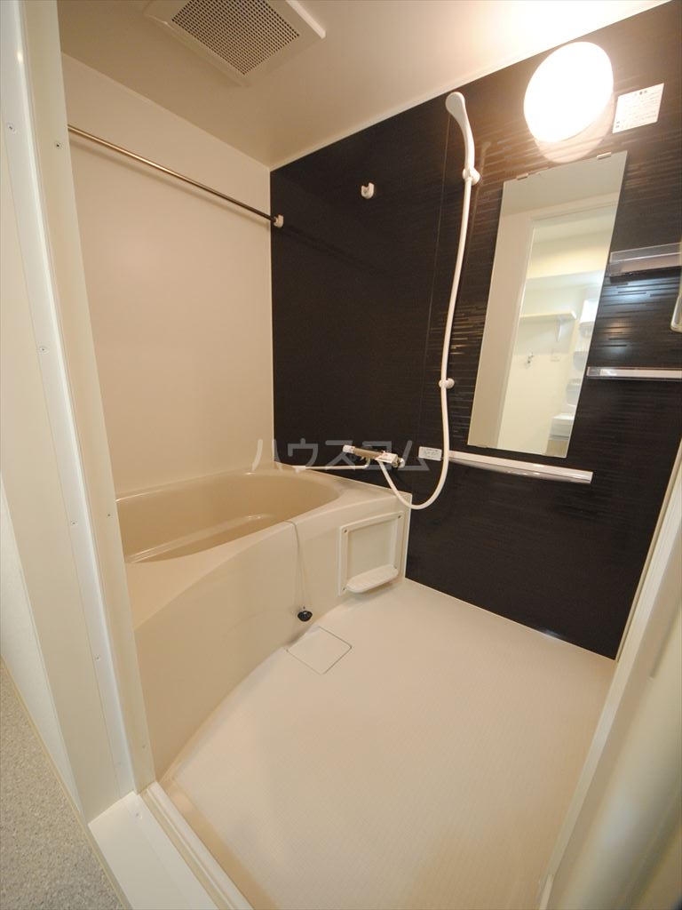 13/30 浴室