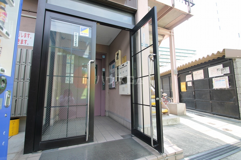 25/30 エントランス