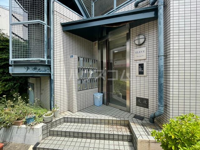 26/30 エントランス