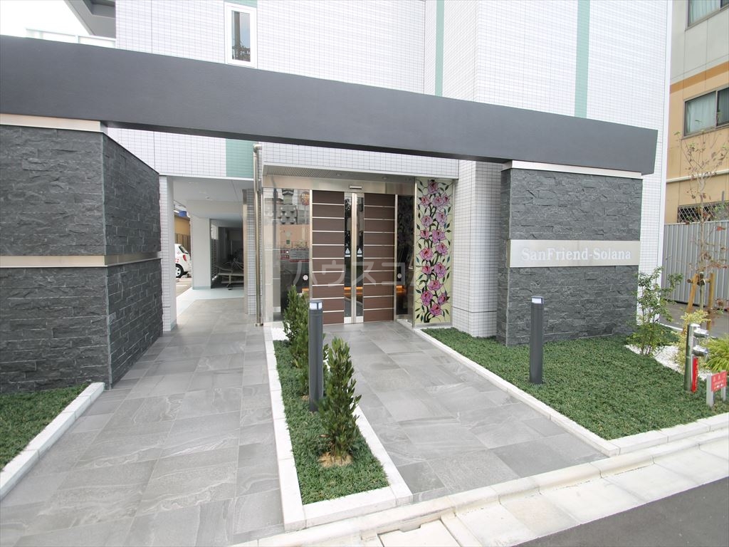 24/30 エントランス