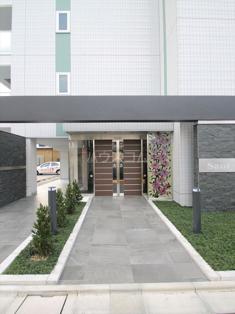 2/4 エントランス