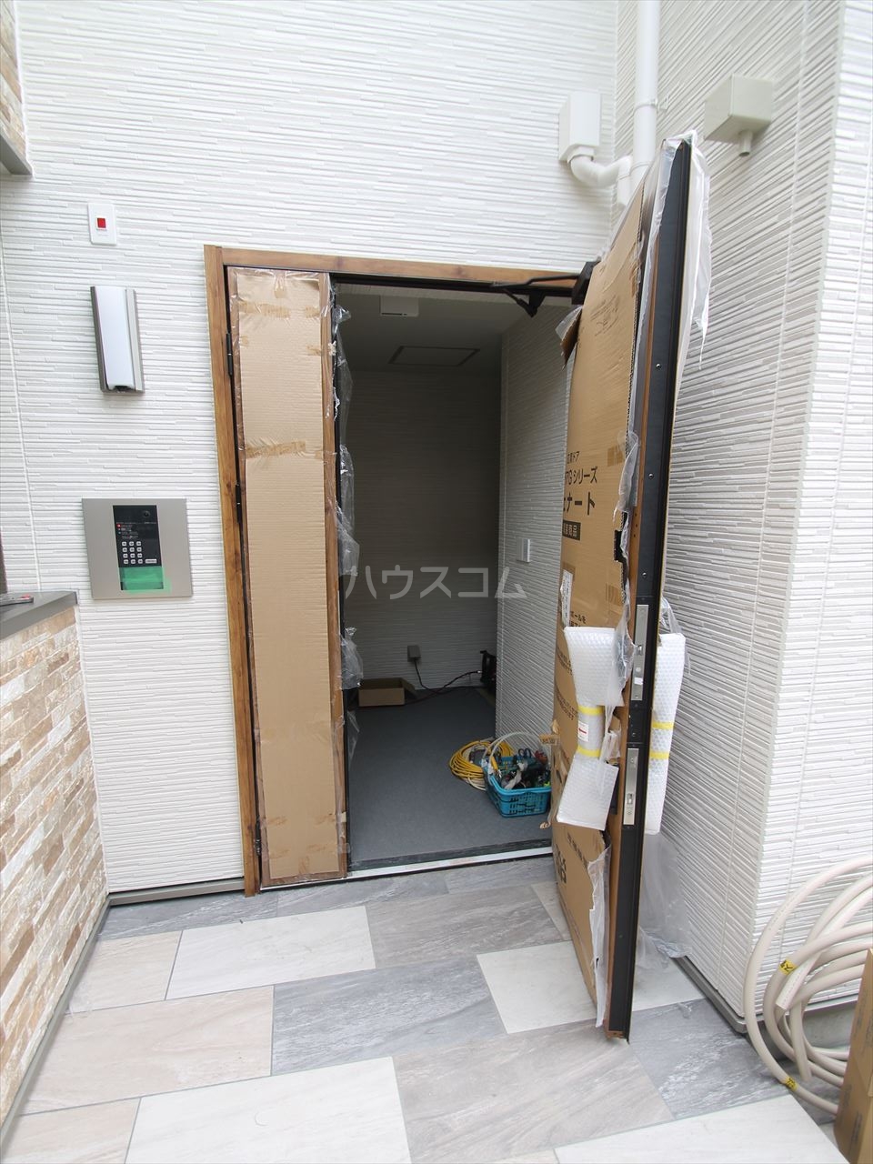 22/30 エントランス