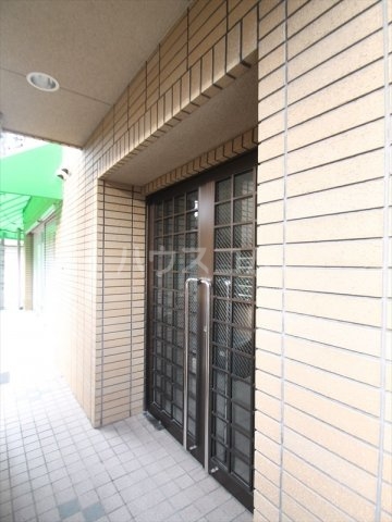 22/28 エントランス